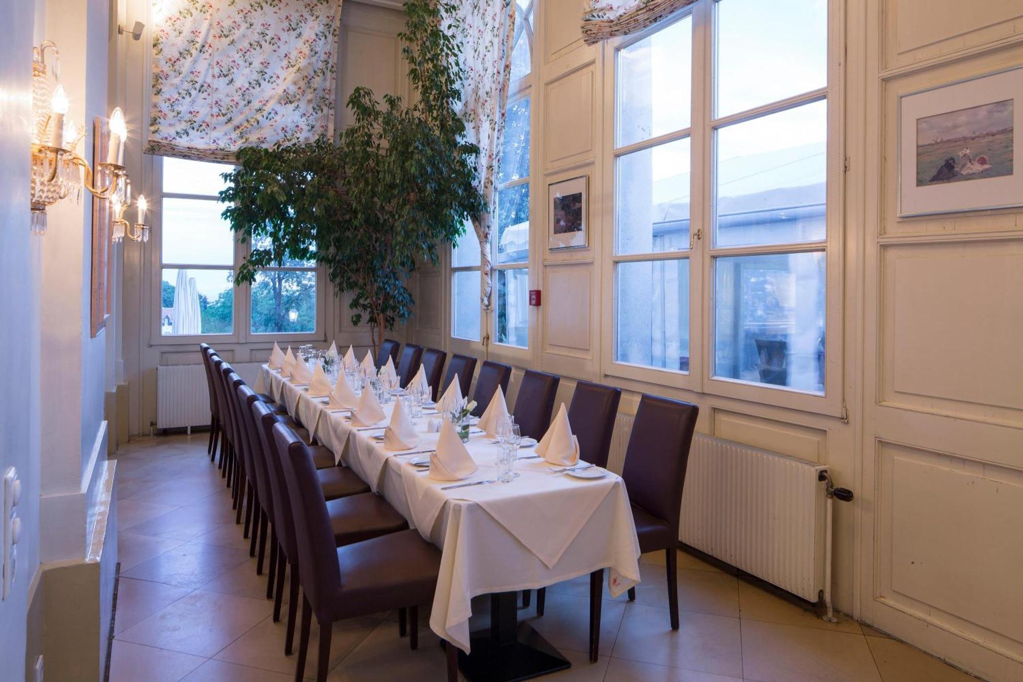 オーストリア トレンド ホテル シュロス ヴィルへルミーネンベルク ウィーン エクステリア 写真